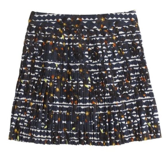 Crew pleated lattice skirt in hidden floral 00 - Picture 3 of 8